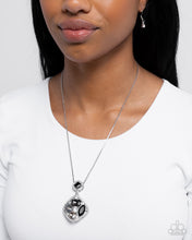 Load image into Gallery viewer, Pronged Princess - Black